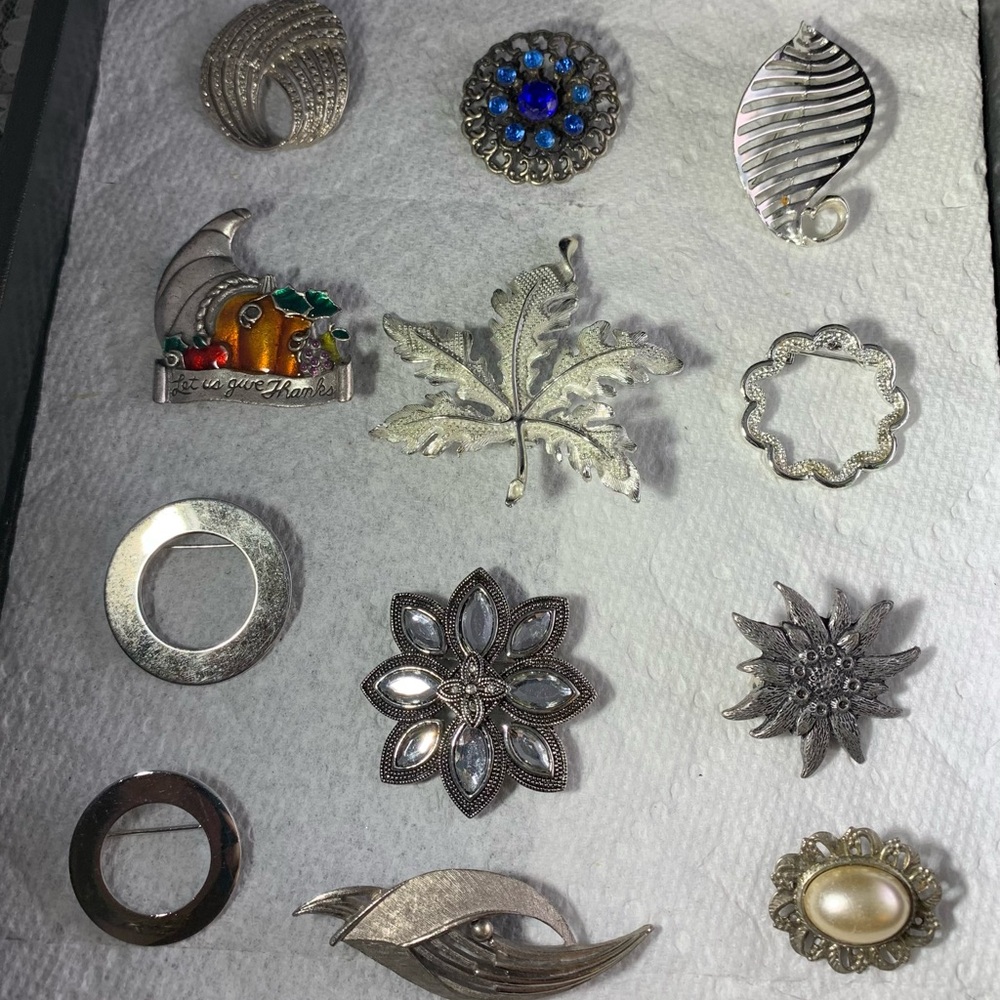 VINTAGE LOT OF 12 SILVER TONE BROOCH TWO ARE SIGNED.